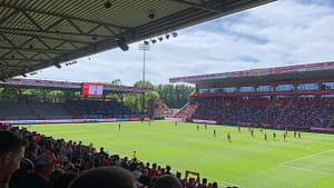 Groß (0692E91C-D526-4B42-A859-5DD35455FE0E)